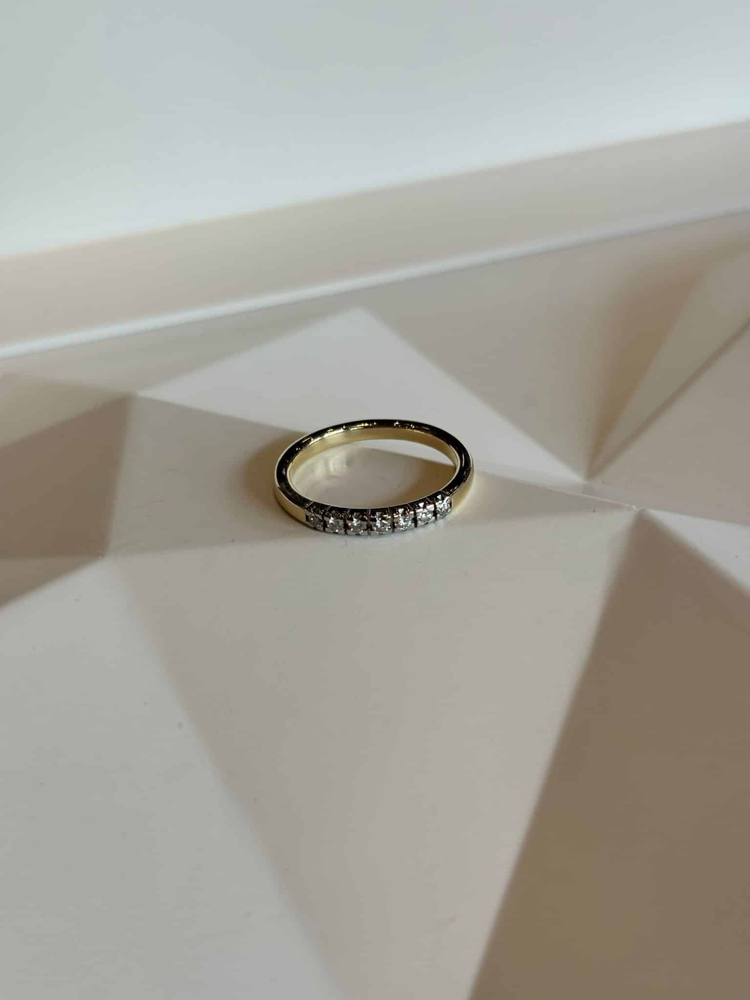 Gouden memoirering 0,175ct
