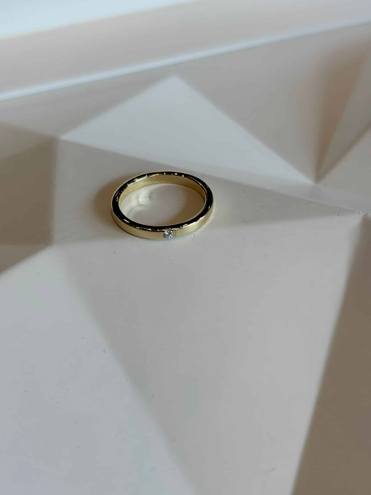 Gouden ring met briljant 0,03ct