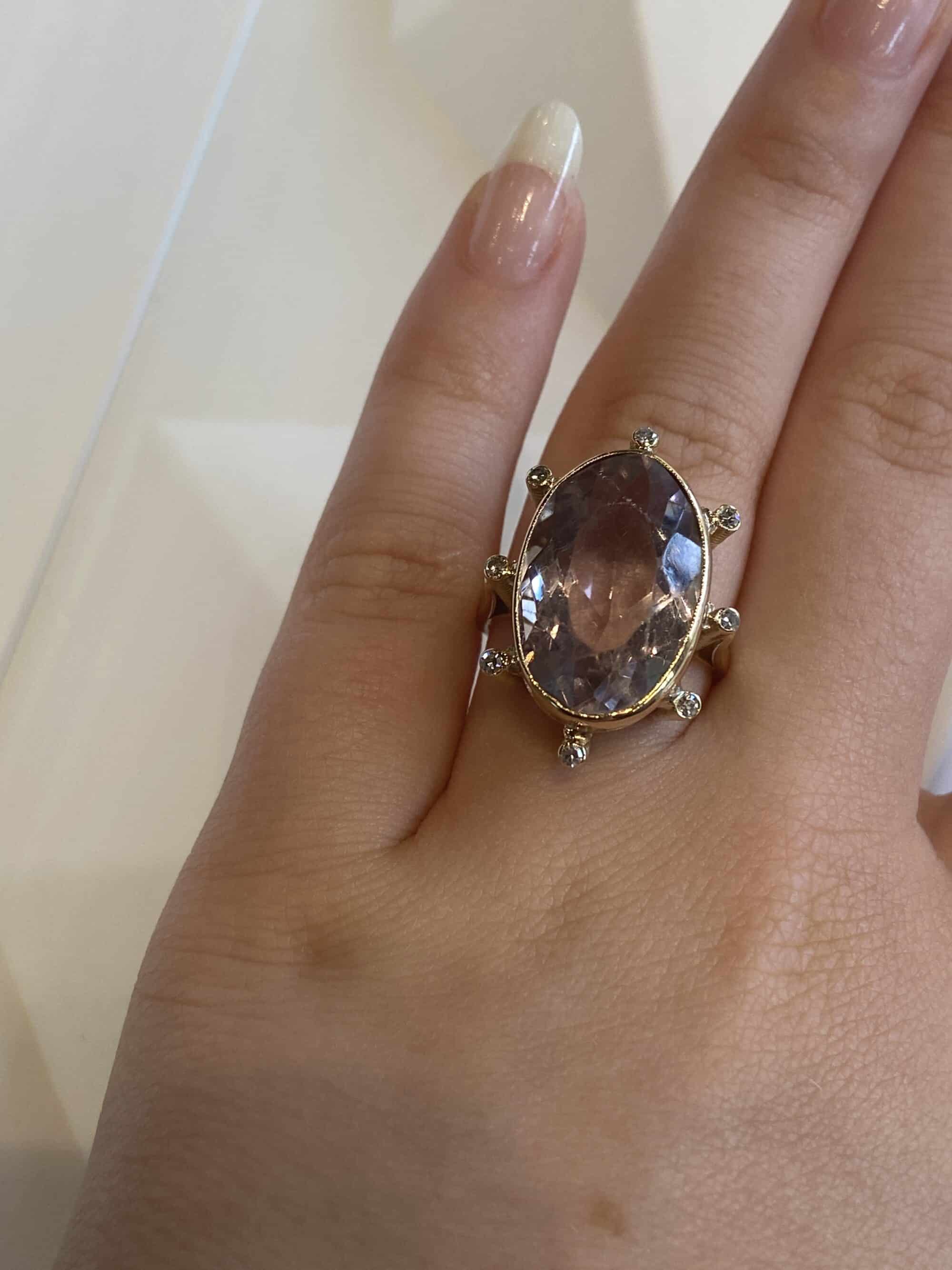 Geelgouden ring met roze glassteen en diamanten - Afbeelding 2