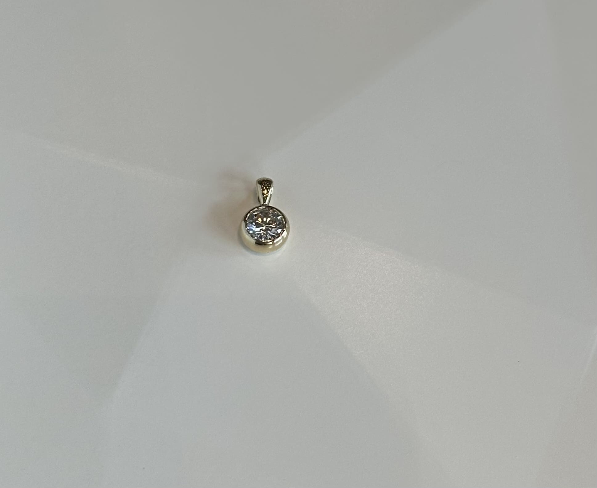 Gouden colitairehanger briljant 0,50ct