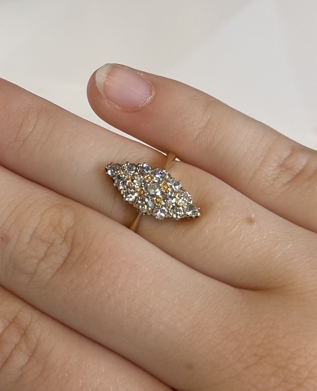 Alternative view of Gouden markiesring met briljanten