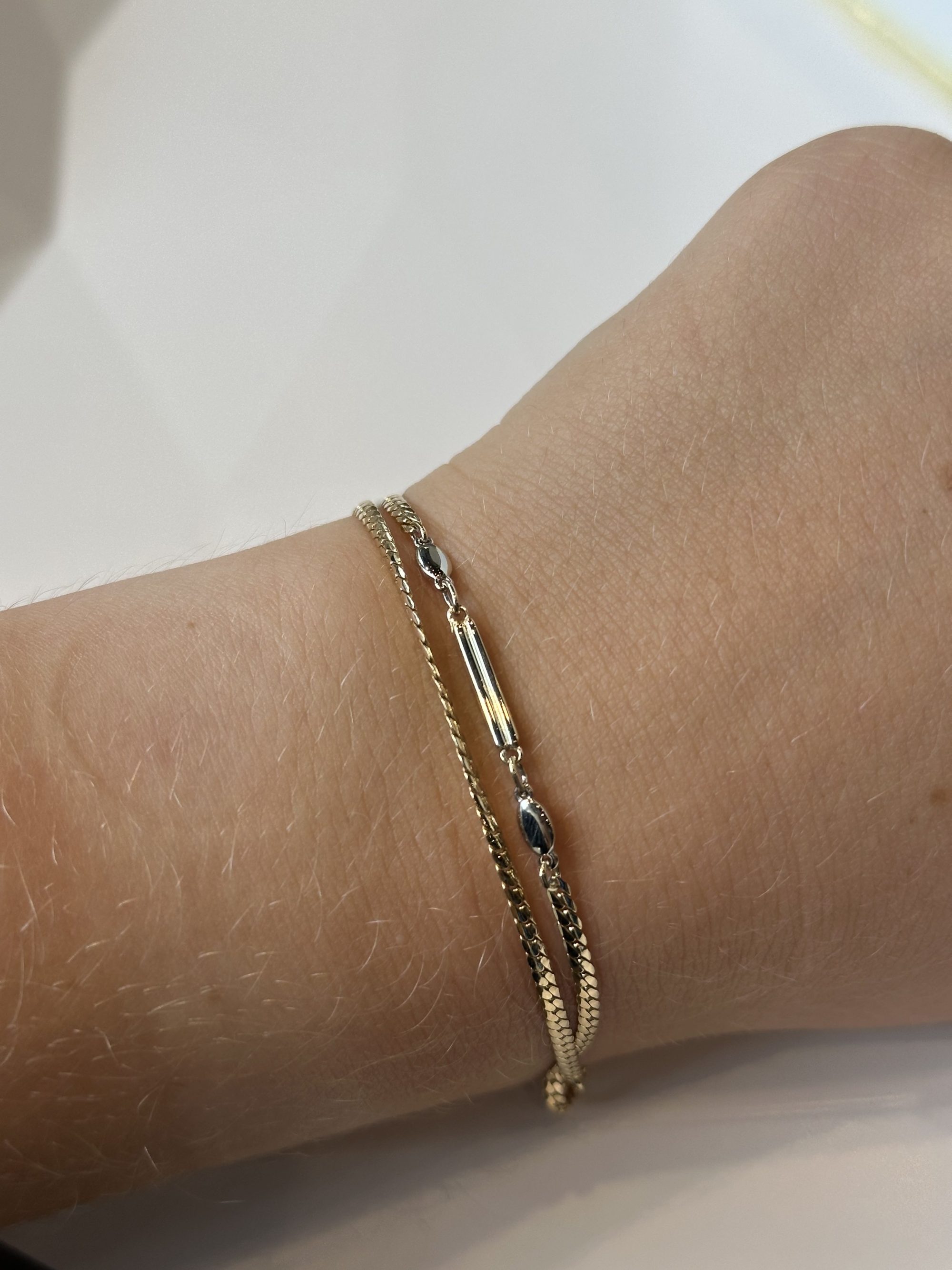 Alternative view of Gouden dubbele armband met plaatje bicolor