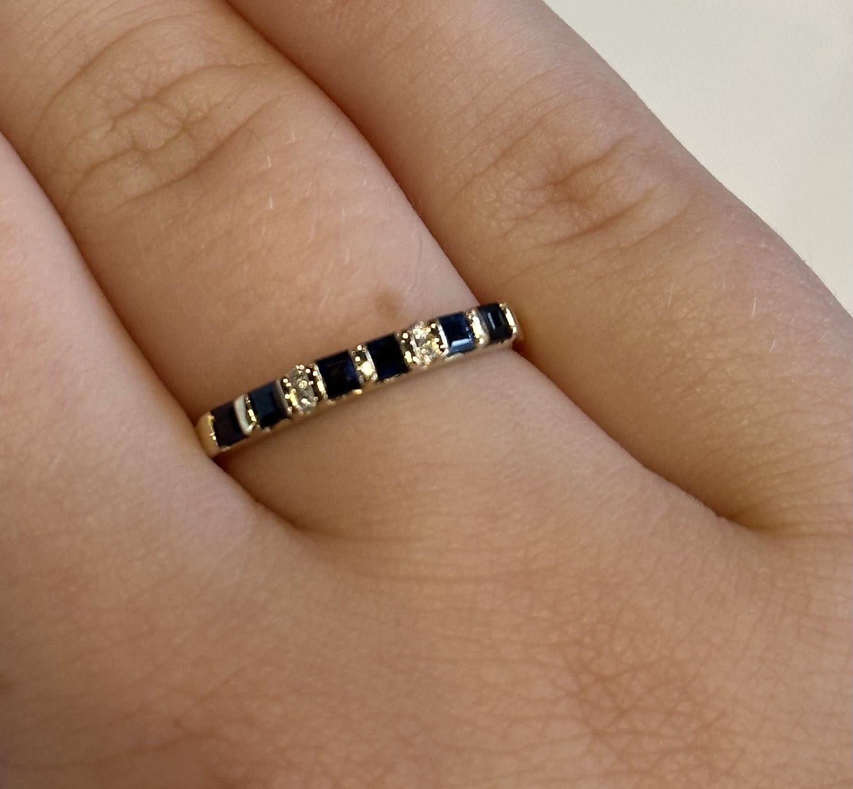 Alternative view of Gouden rijring met saffier en briljanten