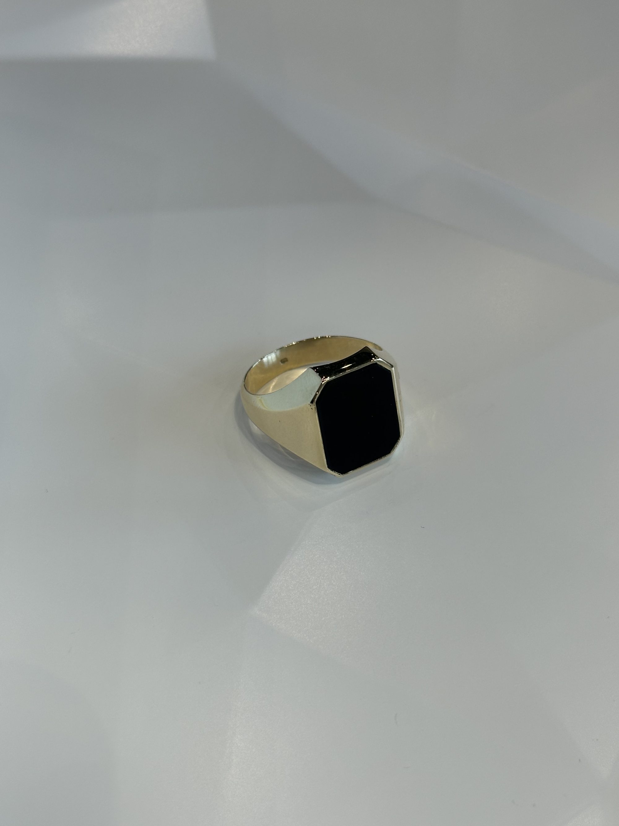 Gouden zegelring onyx octagonaal