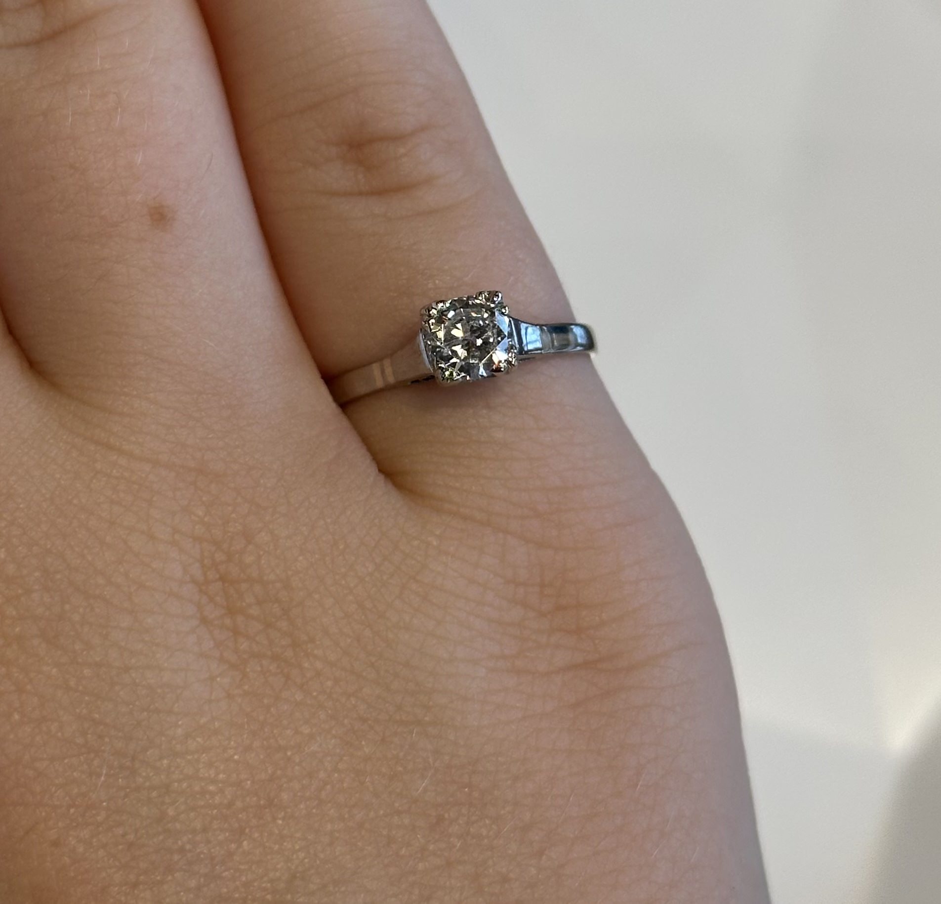 Alternative view of Witgouden solitairering briljant 0,45ct