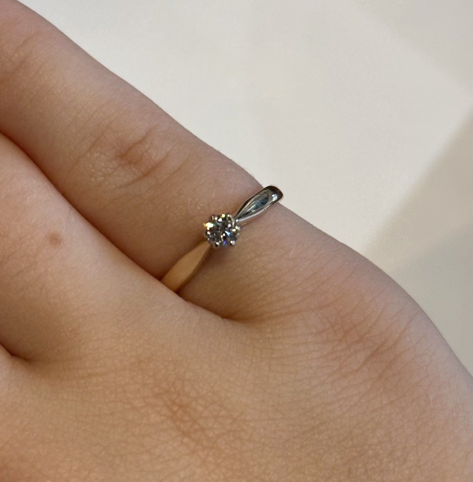 Alternative view of Gouden klassieke solitairering briljant 0,15ct