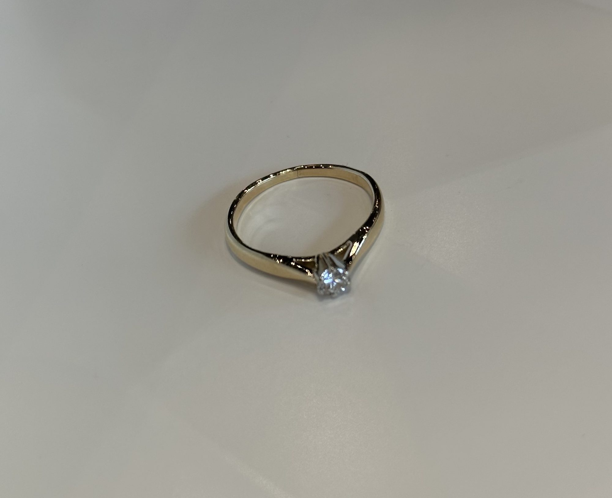 Gouden klassieke solitairering briljant 0,15ct