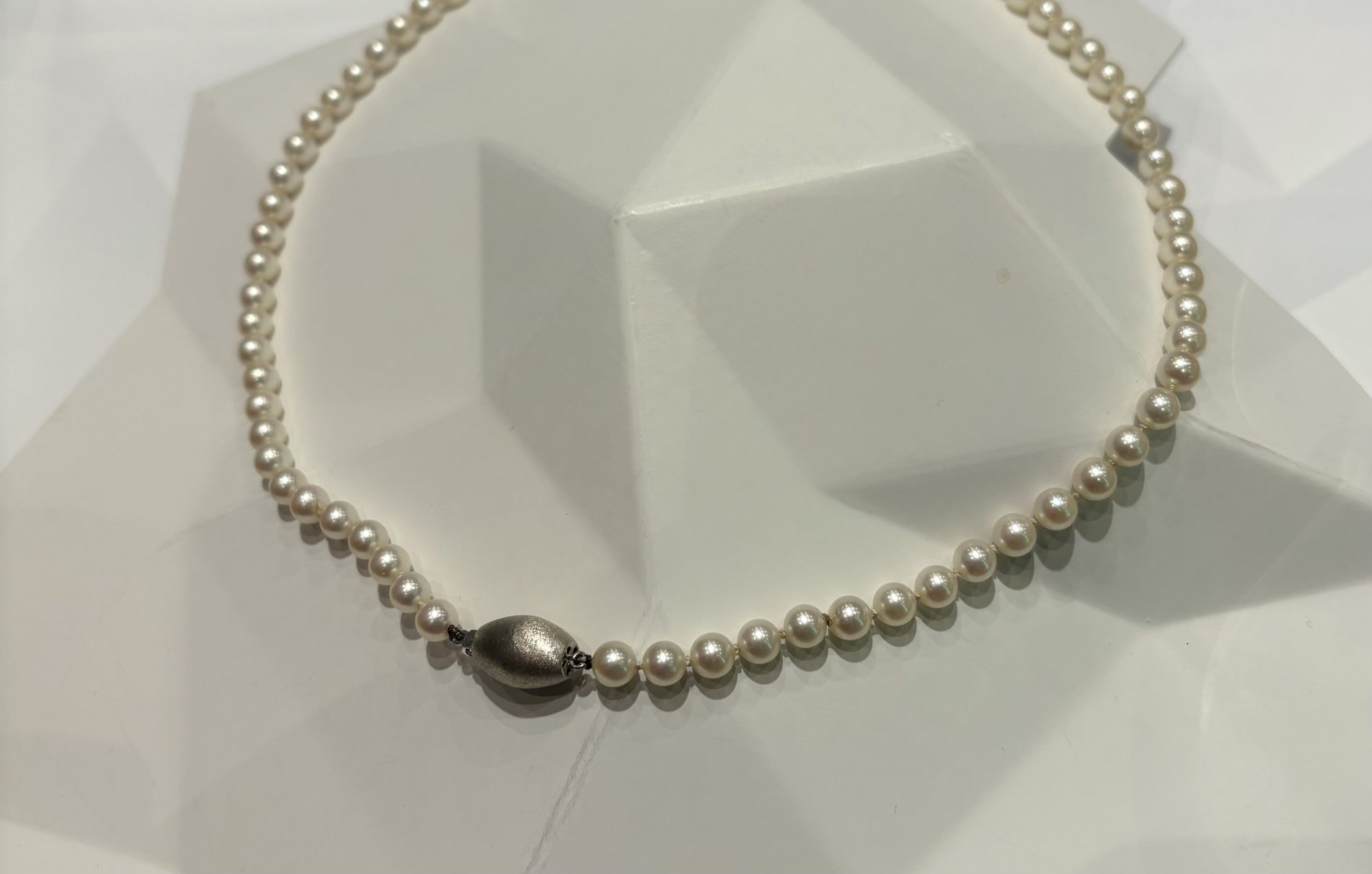 Cultivé zoetwaterparel collier met witgouden sluiting