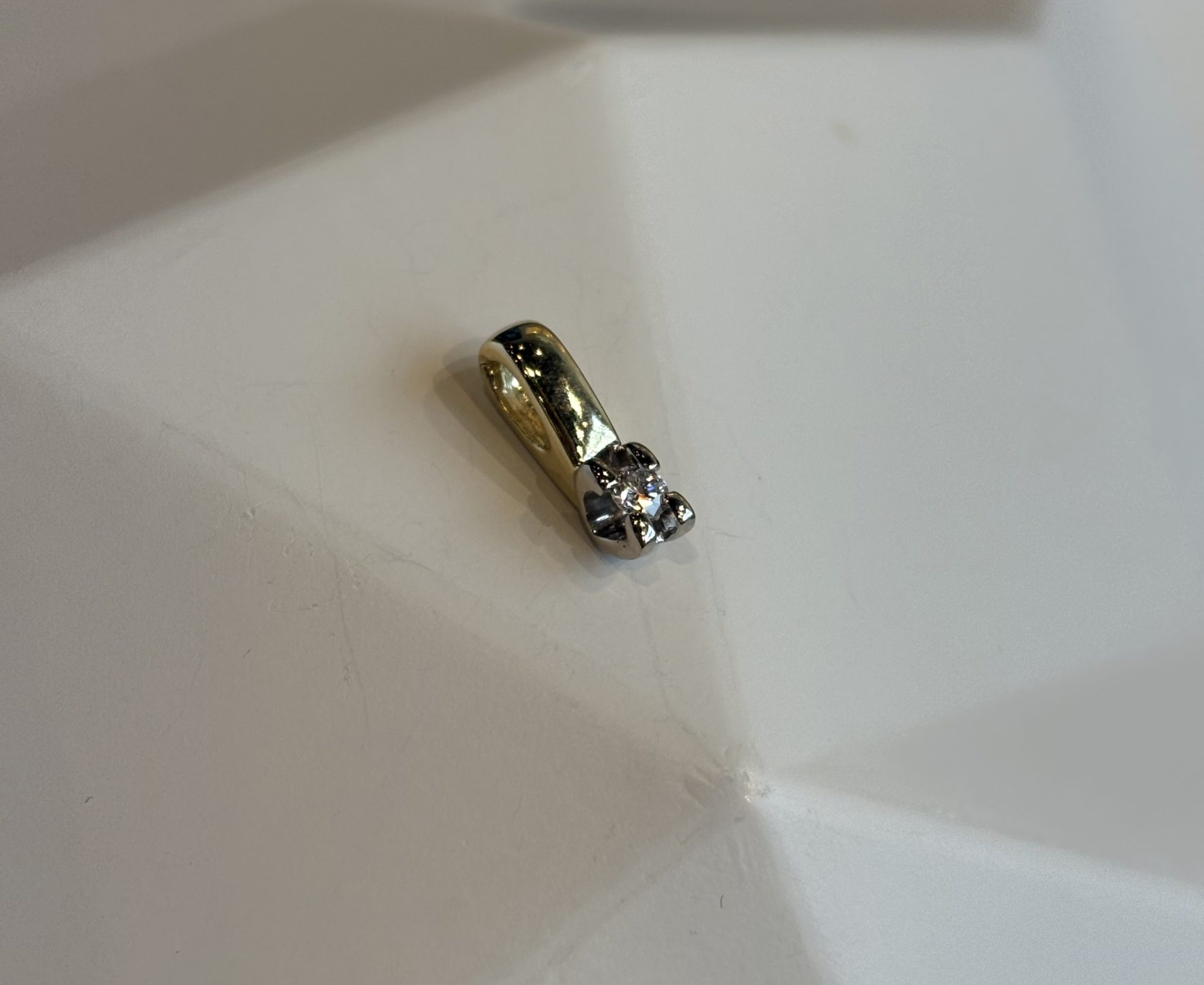 Bicolor gouden colitairehanger 0,10ct