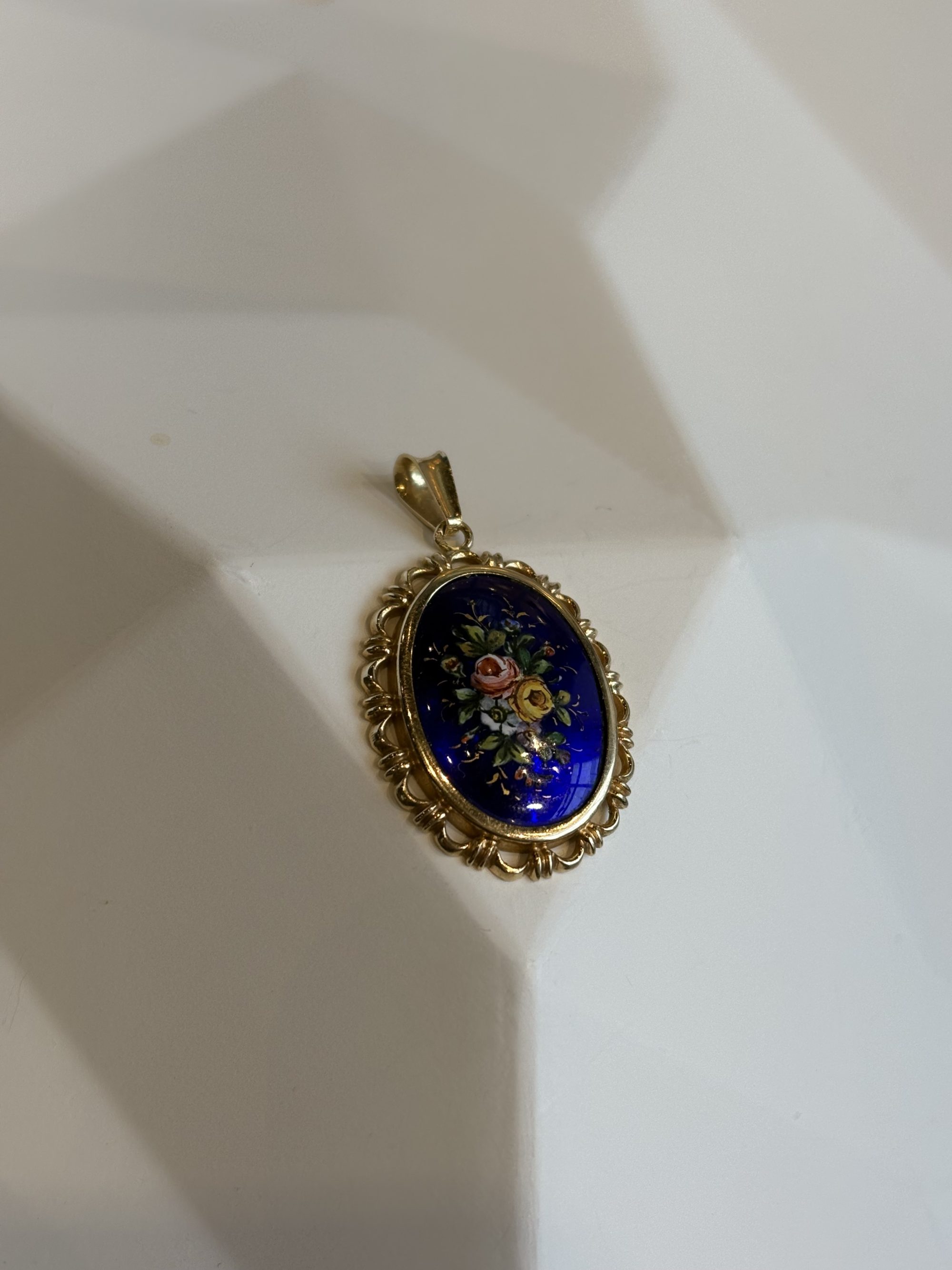 Gouden broche met email