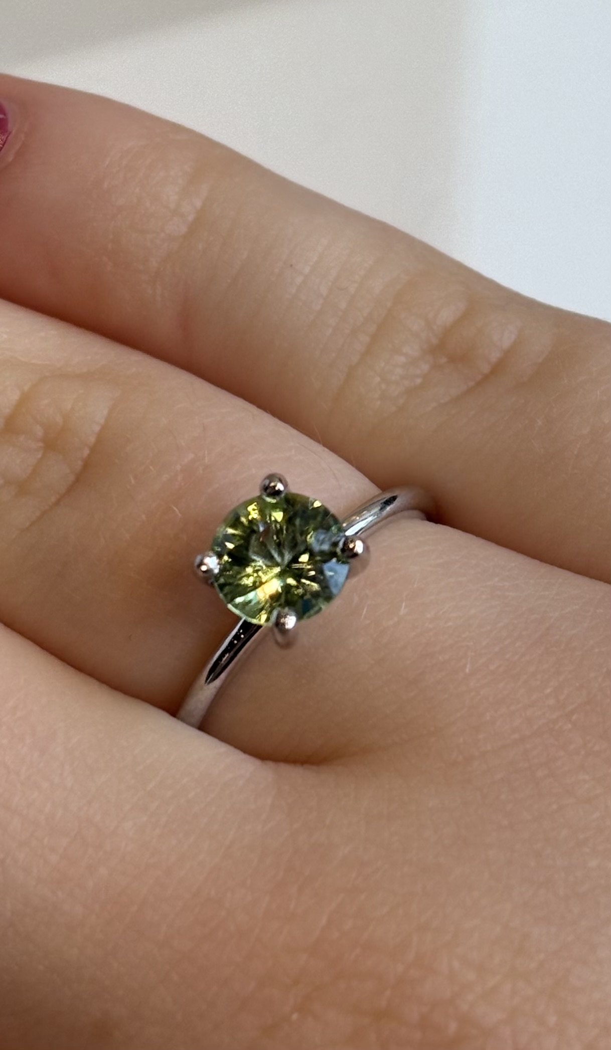 Alternative view of Witgouden solitairering peridoot