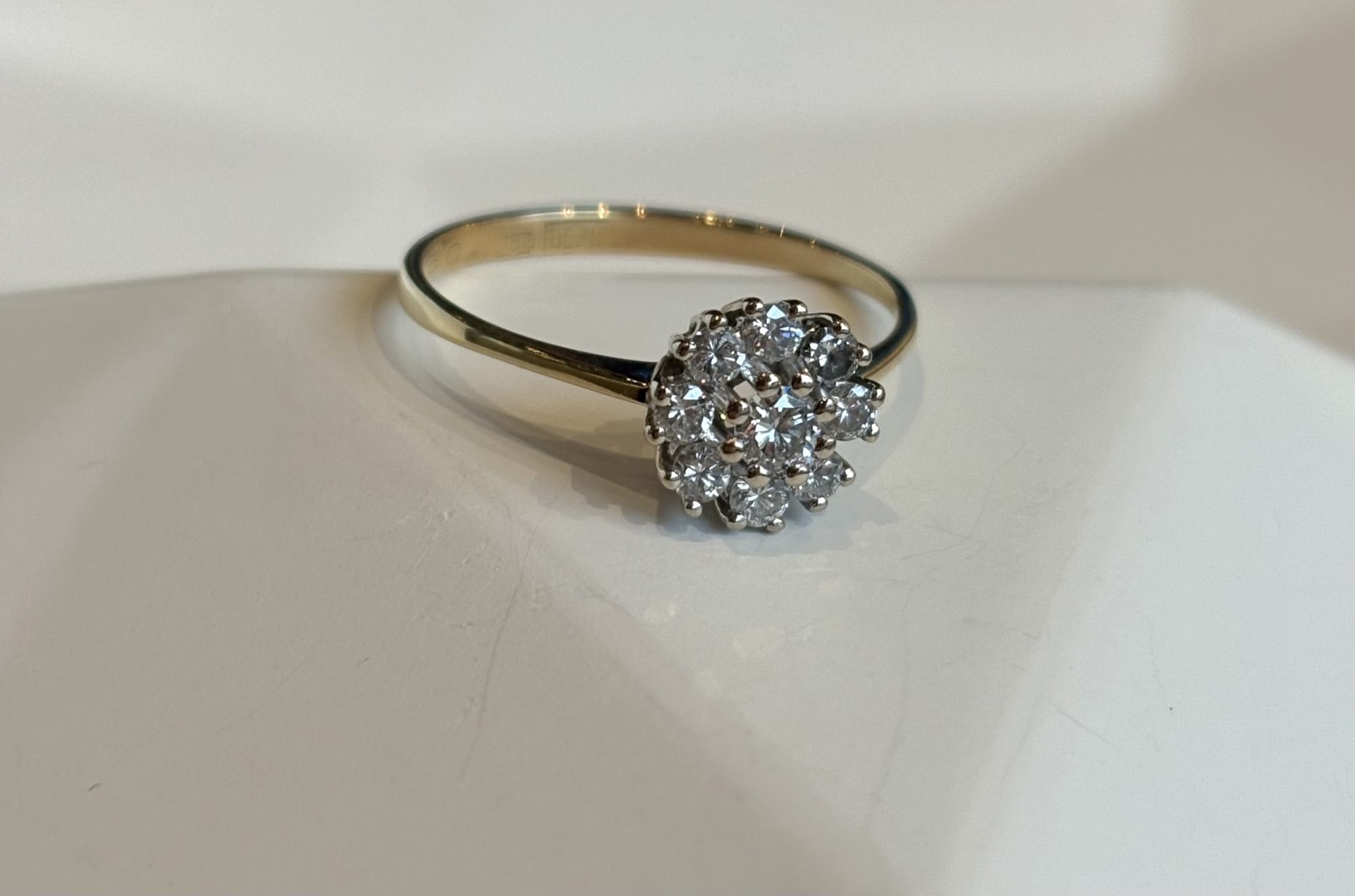 Bicolor entouragering met briljanten 0,50ct