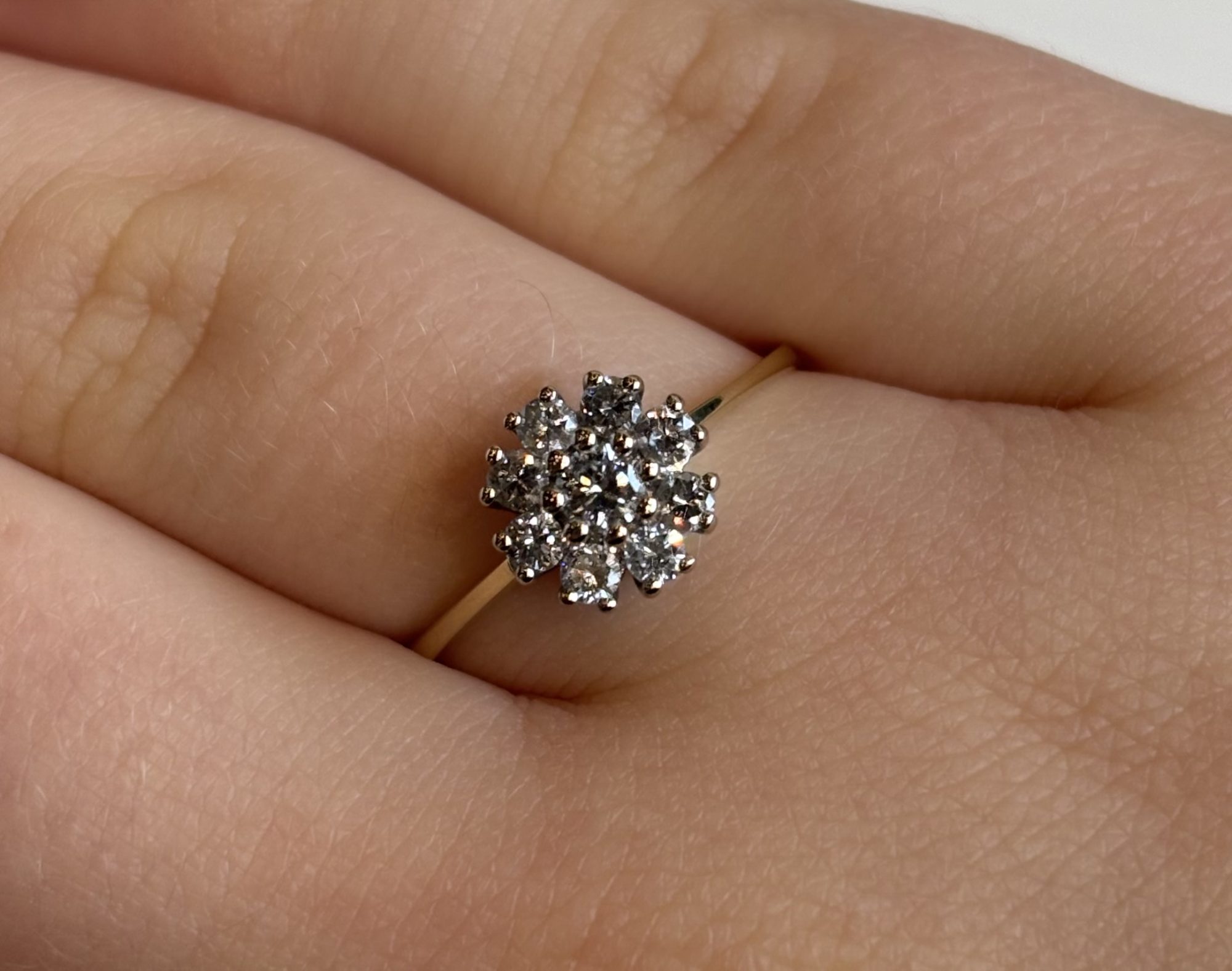 Alternative view of Bicolor entouragering met briljanten 0,50ct