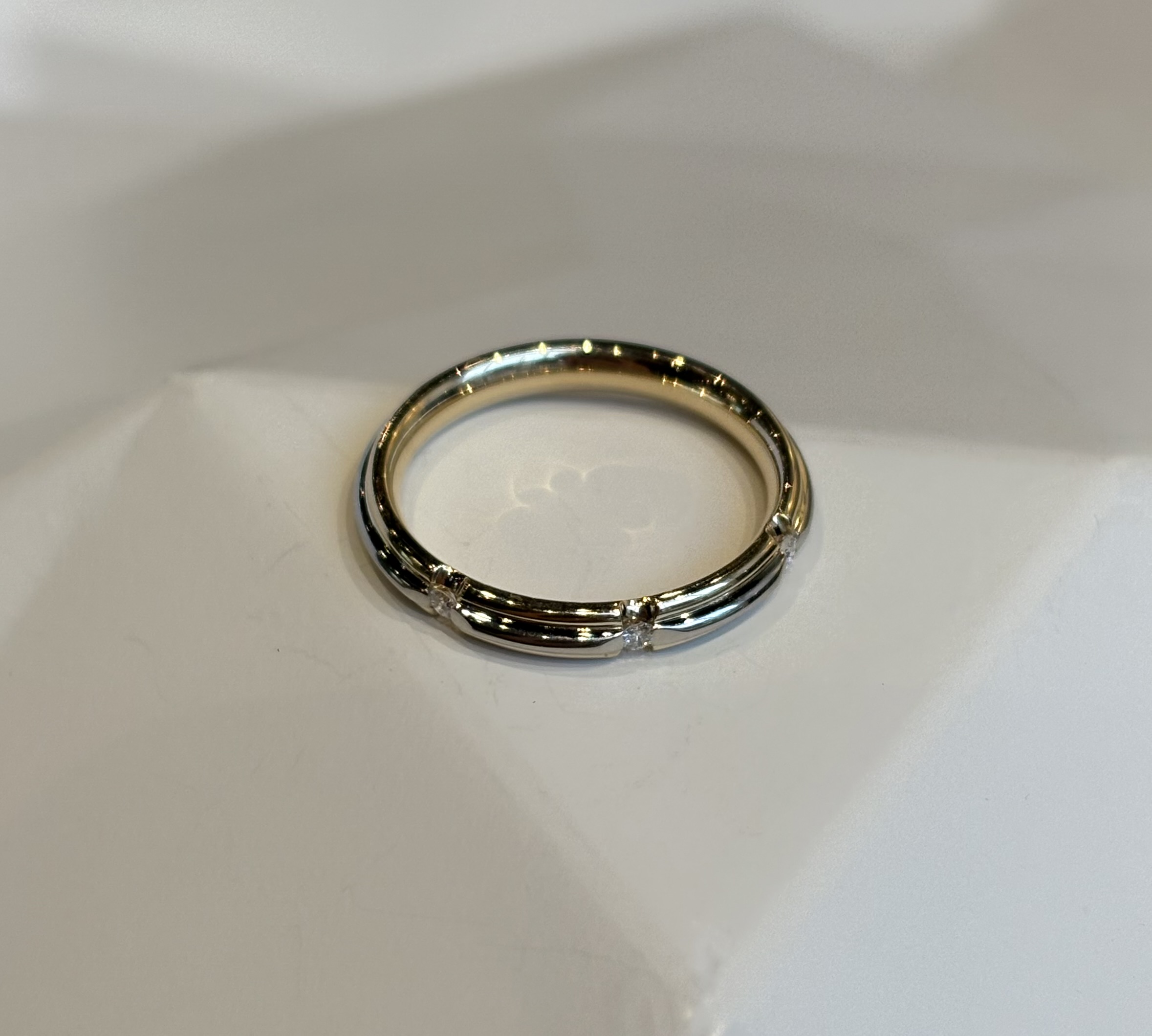 Bicolor gouden fantasiering met 3 briljanten