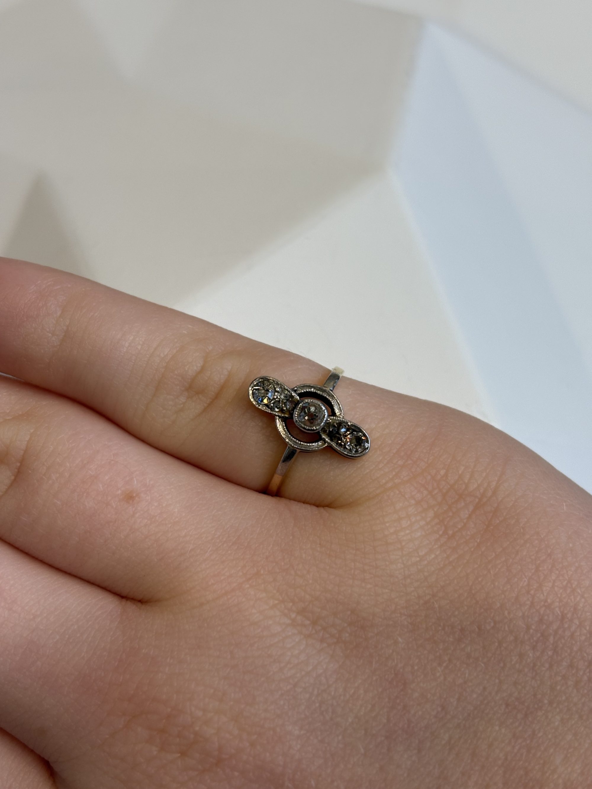 Alternative view of Art Deco prinsessenring platina en geelgoud en oud slijpsel diamanten