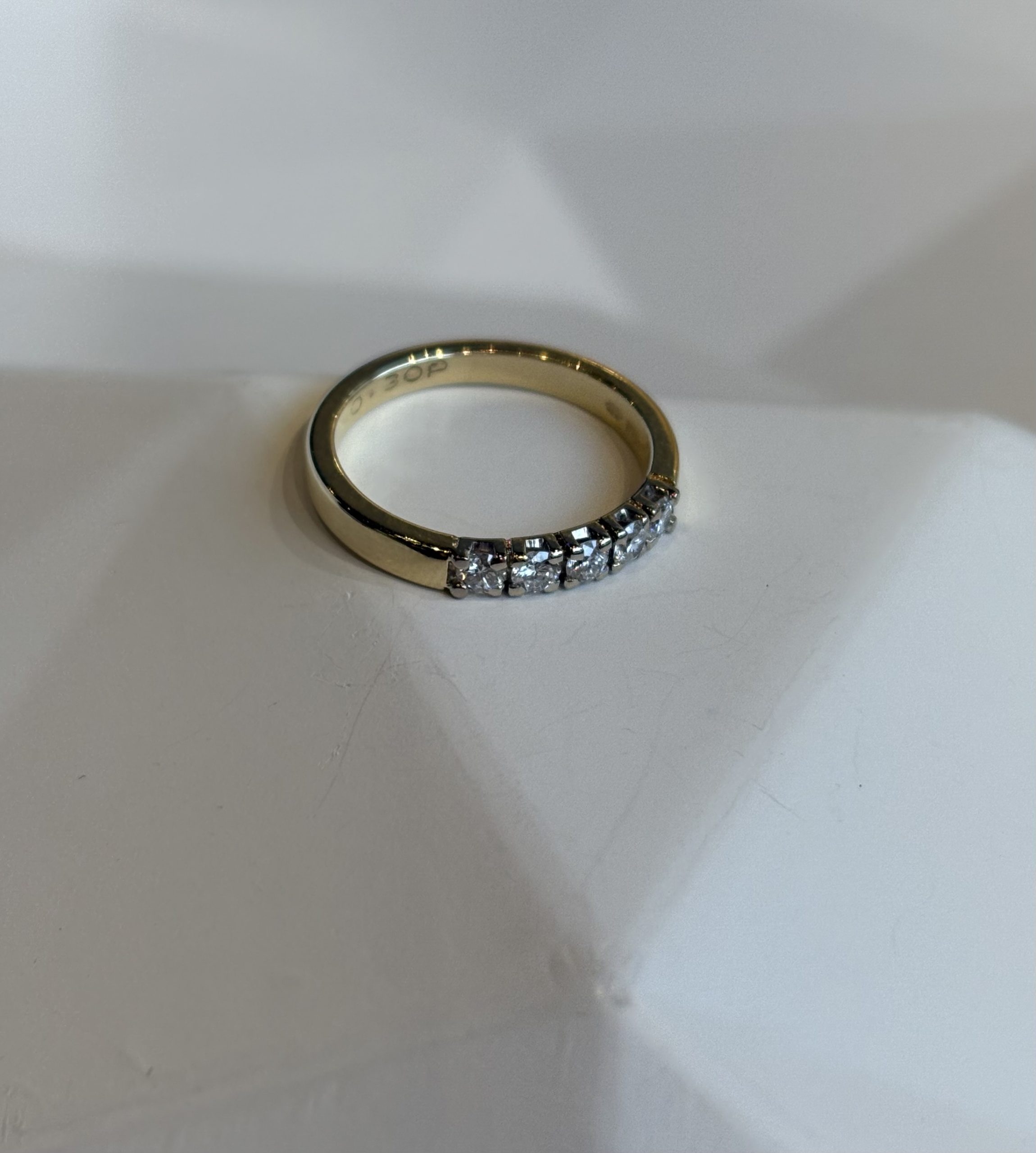 Bicolor gouden memoirering 0,30ct