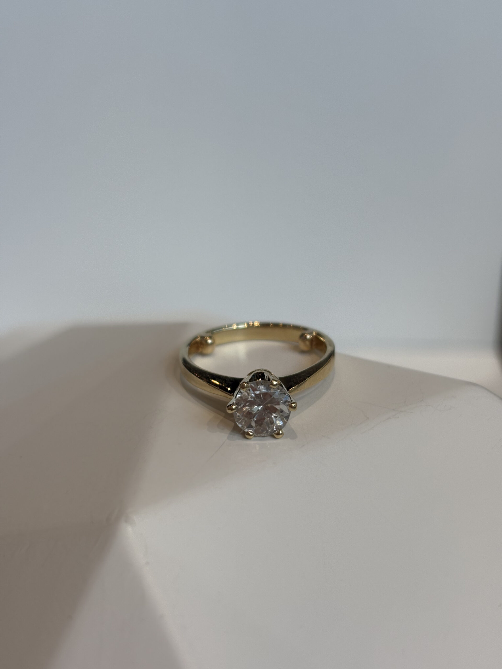 Geelgouden solitairering 1,02ct