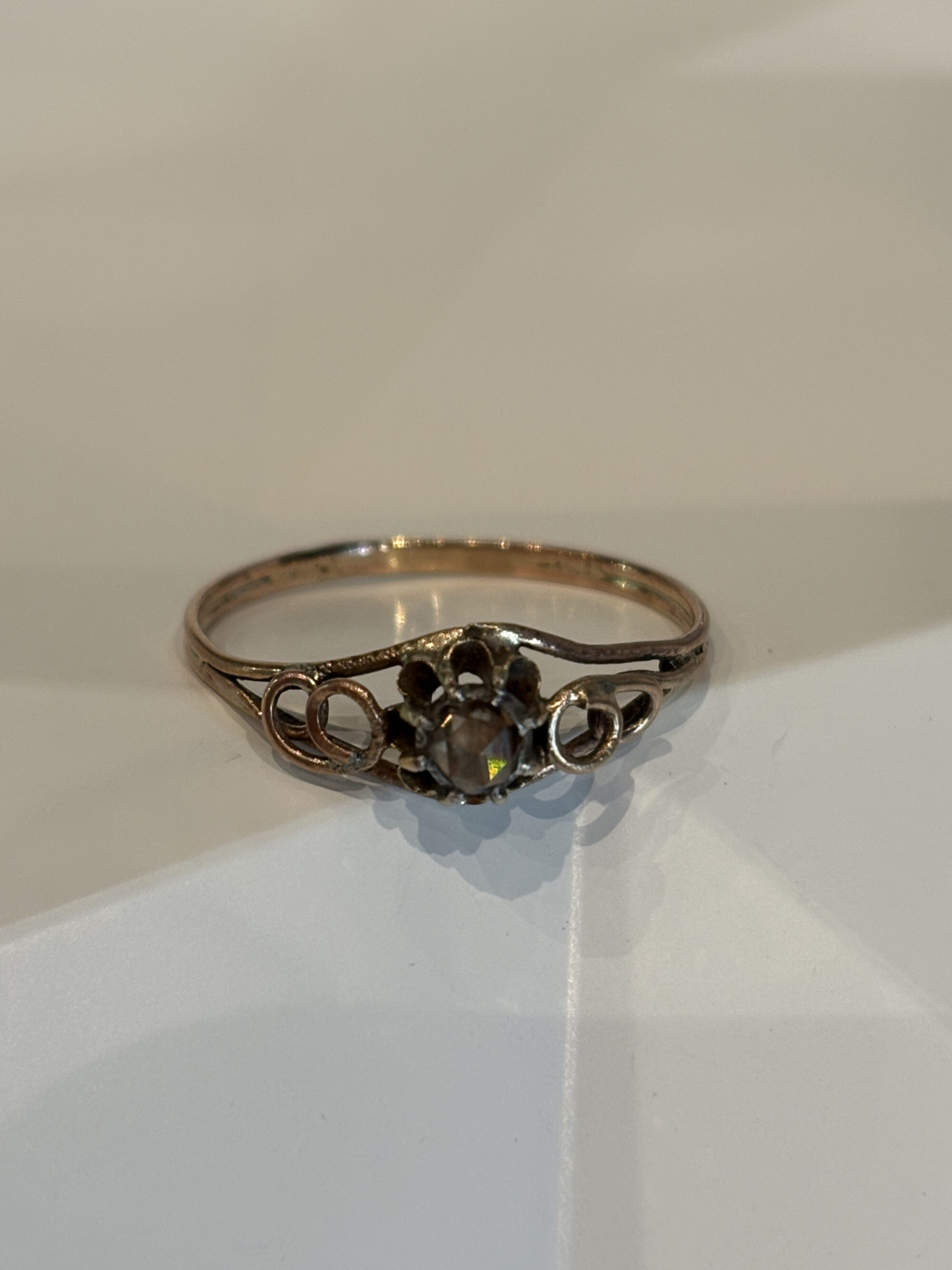 Antiek gouden ring met roos diamant