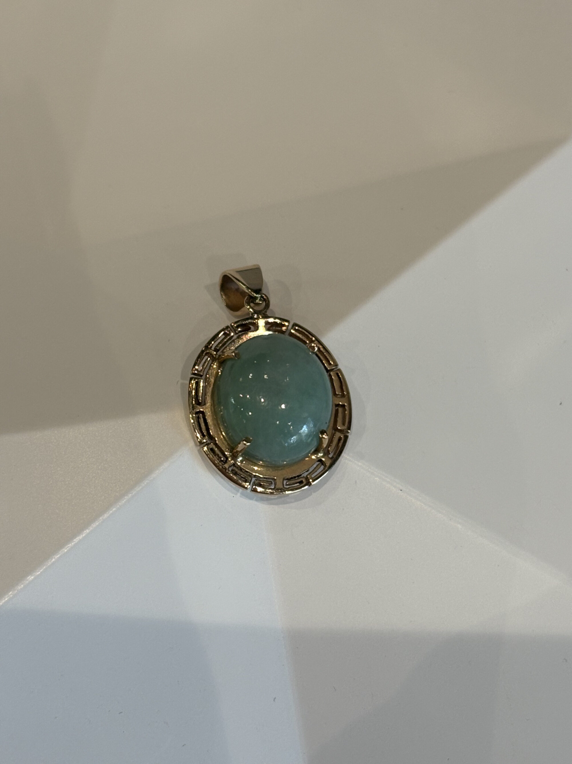 Gouden hanger met chrysopraas
