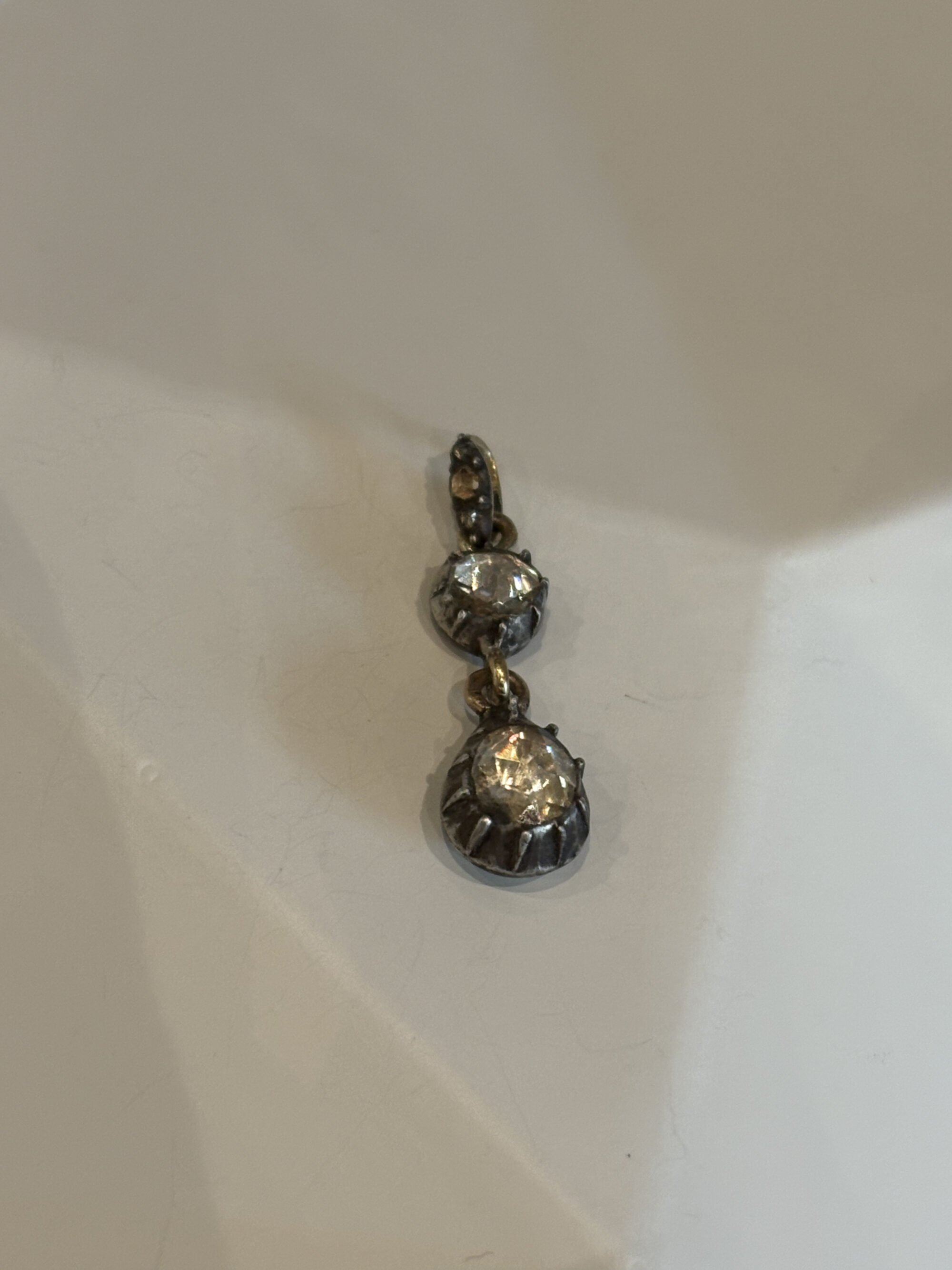 Gouden hanger met roosdiamant