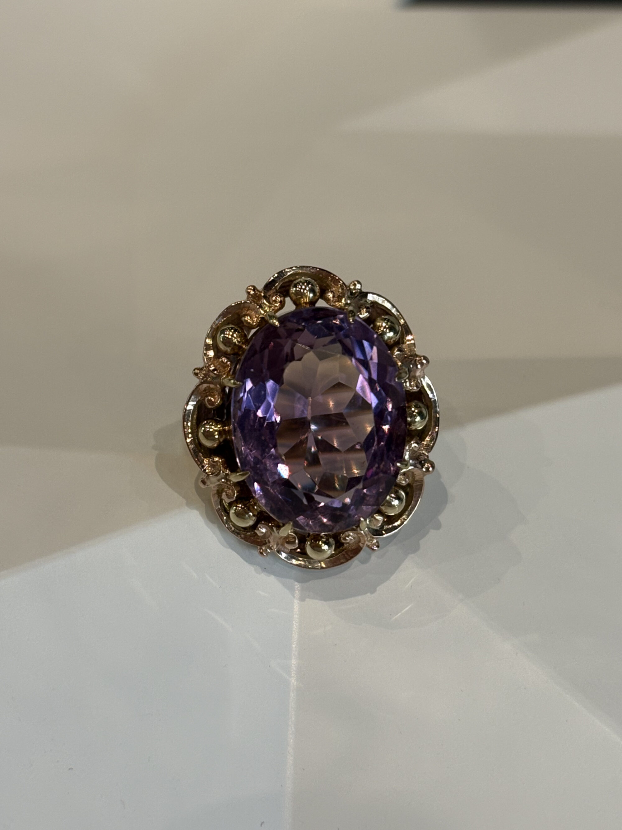 Gouden ring met amethist